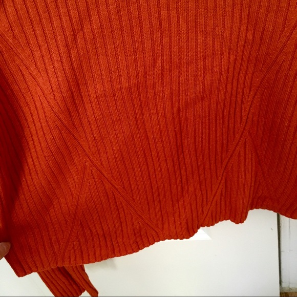 NWT Babaton Crew Neck Lightweight Sweater - Small - Picture 6 of 10